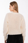 damski sweter z moheru i wełny z luźnym rękawem i dekoltem w serek "Ecru"