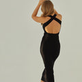 czarna ściagaczowa sukienka za kolano z odkrytymi plecami "Black"