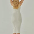 biała ściągaczowa sukienka midi na ramiączkach "Ecru"