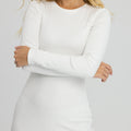biała ściagaczowa sukienka za kolano basic "Ecru"